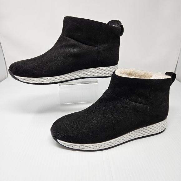 Urban Sport by J Slides Winter Ankle Boots Size 10 Black Faux Suede & Fur Lining - Picture 1 of 11